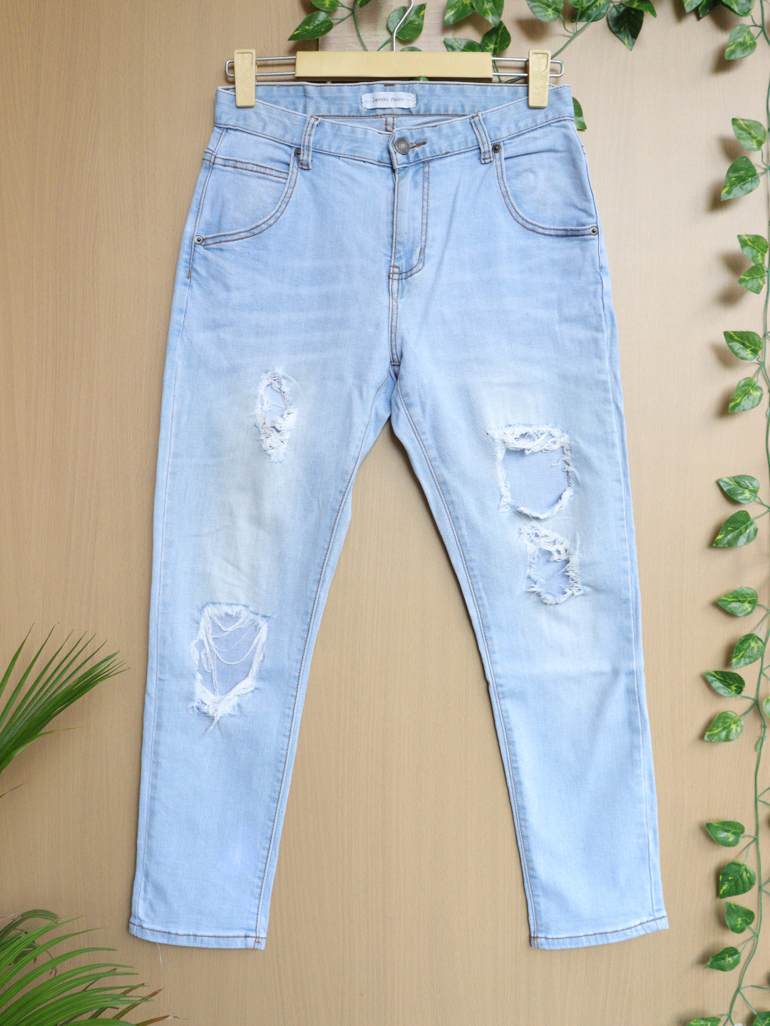 Blue Ripped Jeans - 28"