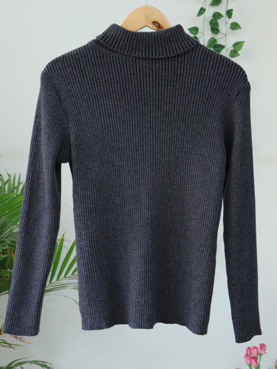 Grey Turtle Neck - 40"