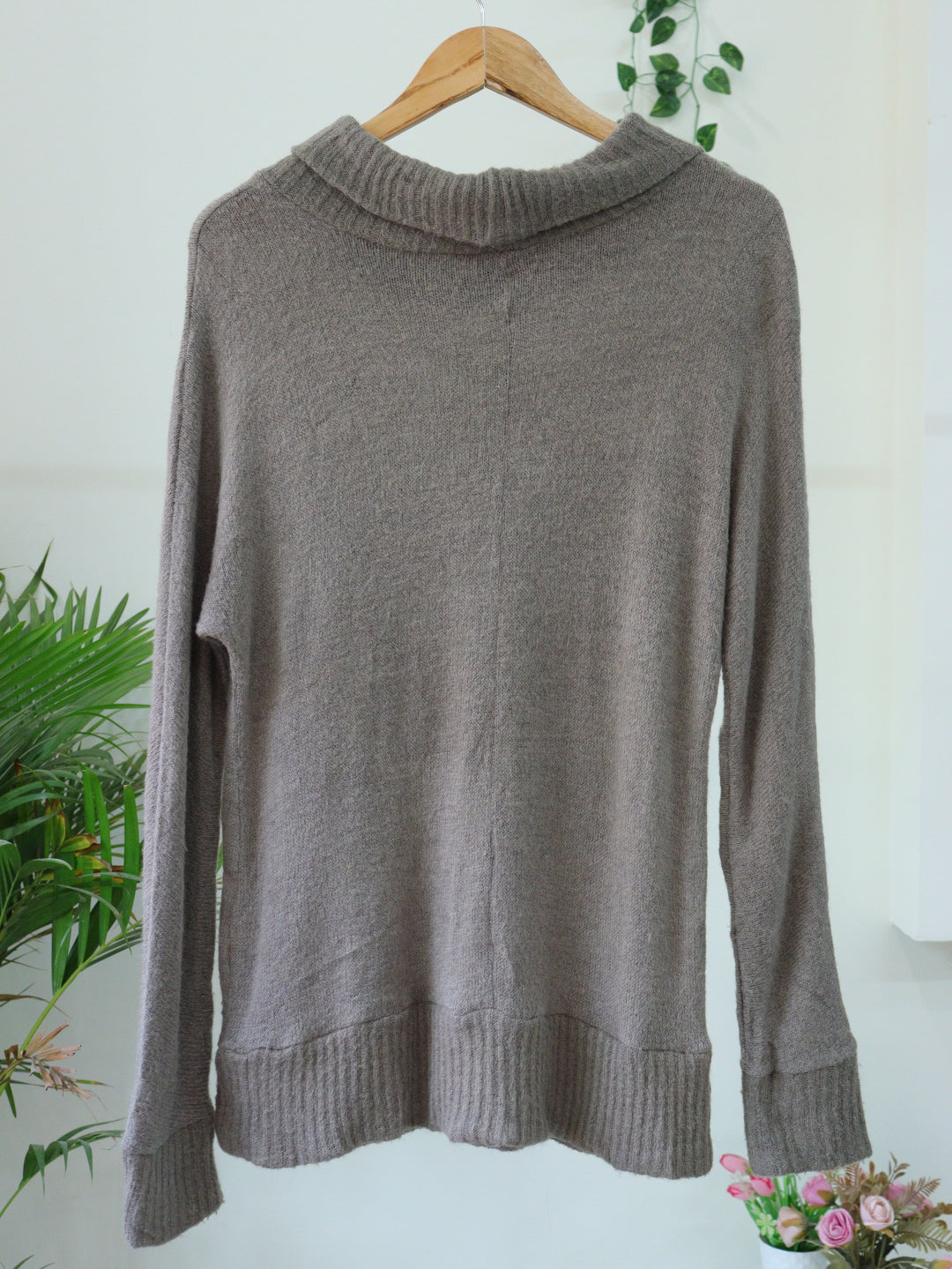 Grey Turtle Neck - 40"