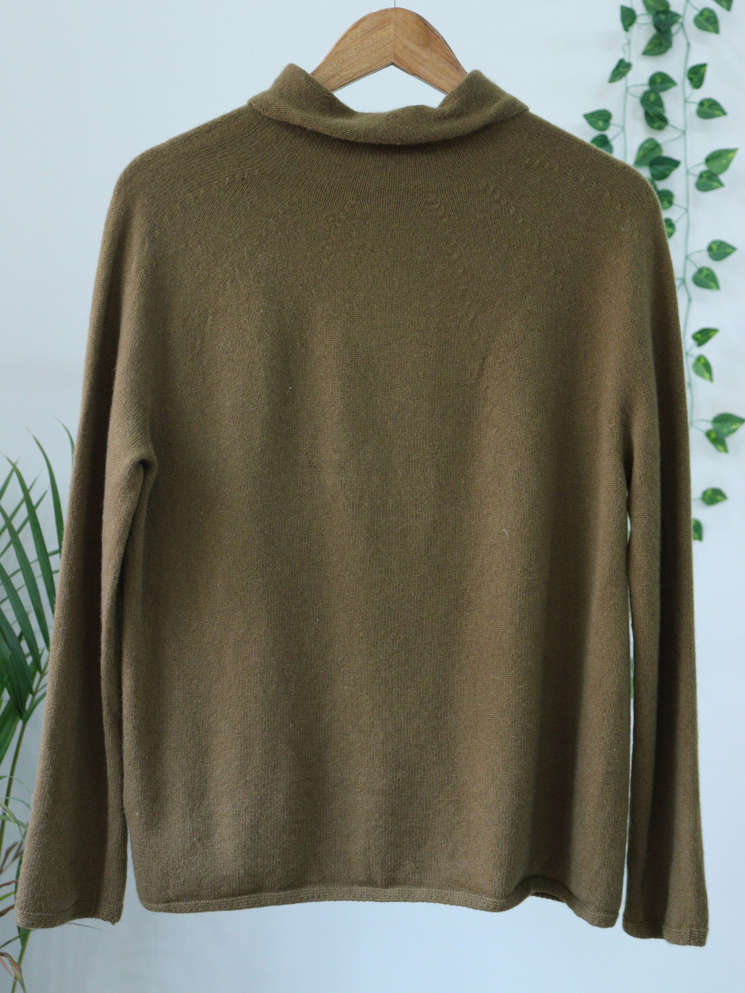 Green Turtle Neck - 40"