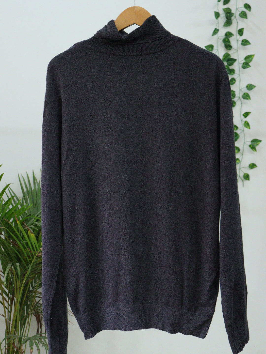 Grey Turtle Neck - 42"