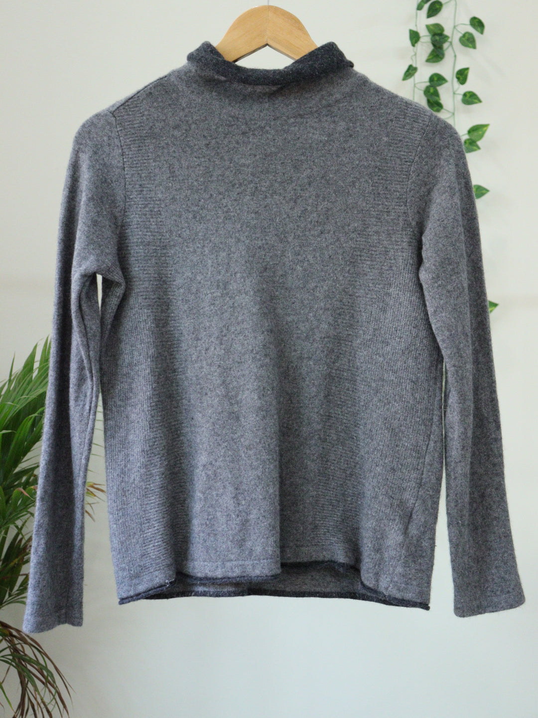 Grey Turtle Neck - 36"