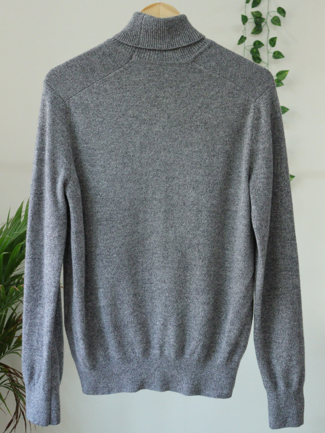 Grey Turtle Neck - 40"