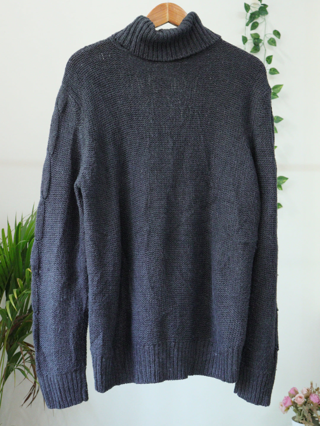Grey Turtle Neck - 42"