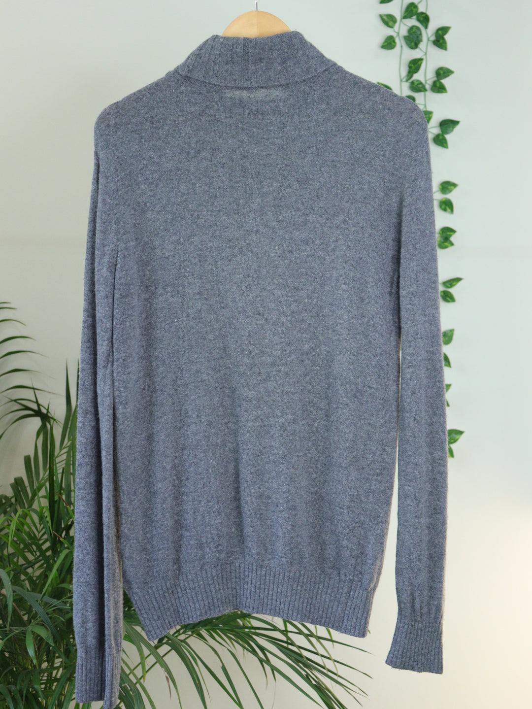 Grey Turtle Neck - 40"
