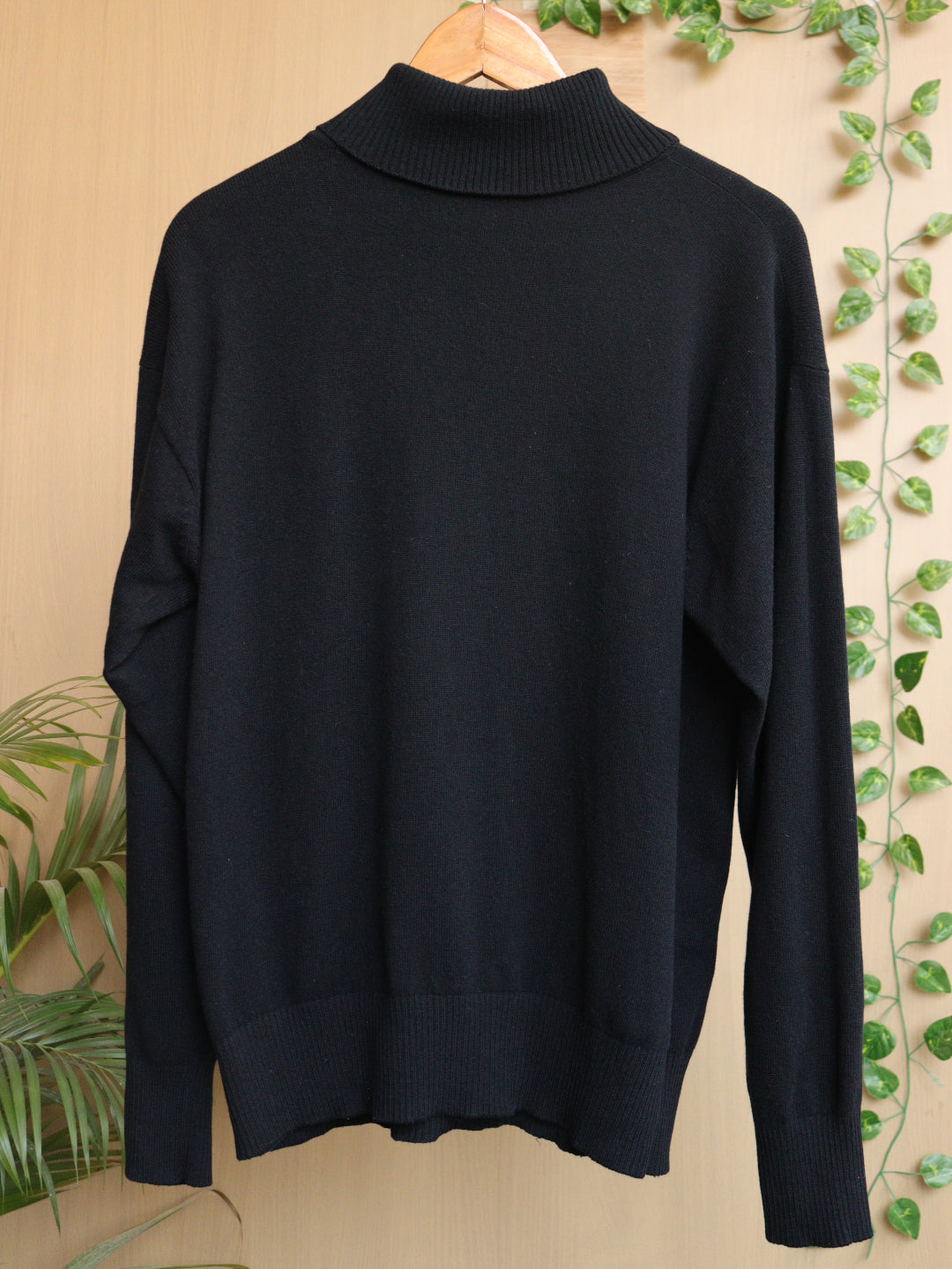 Black Turtle Neck - 44"