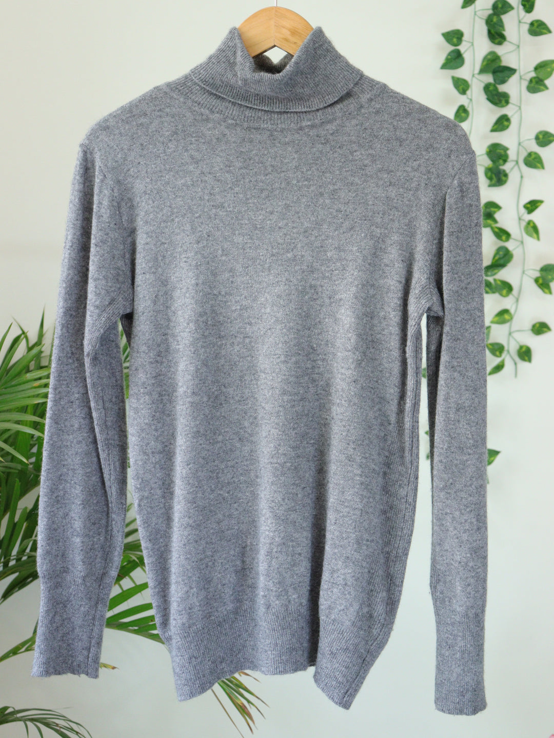 Grey Turtle Neck - 40"