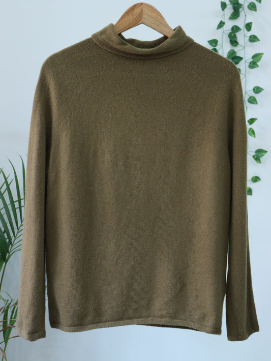 Green Turtle Neck - 40"