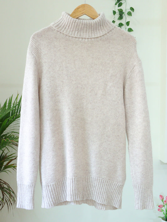 Off-White Turtle Neck - 42"