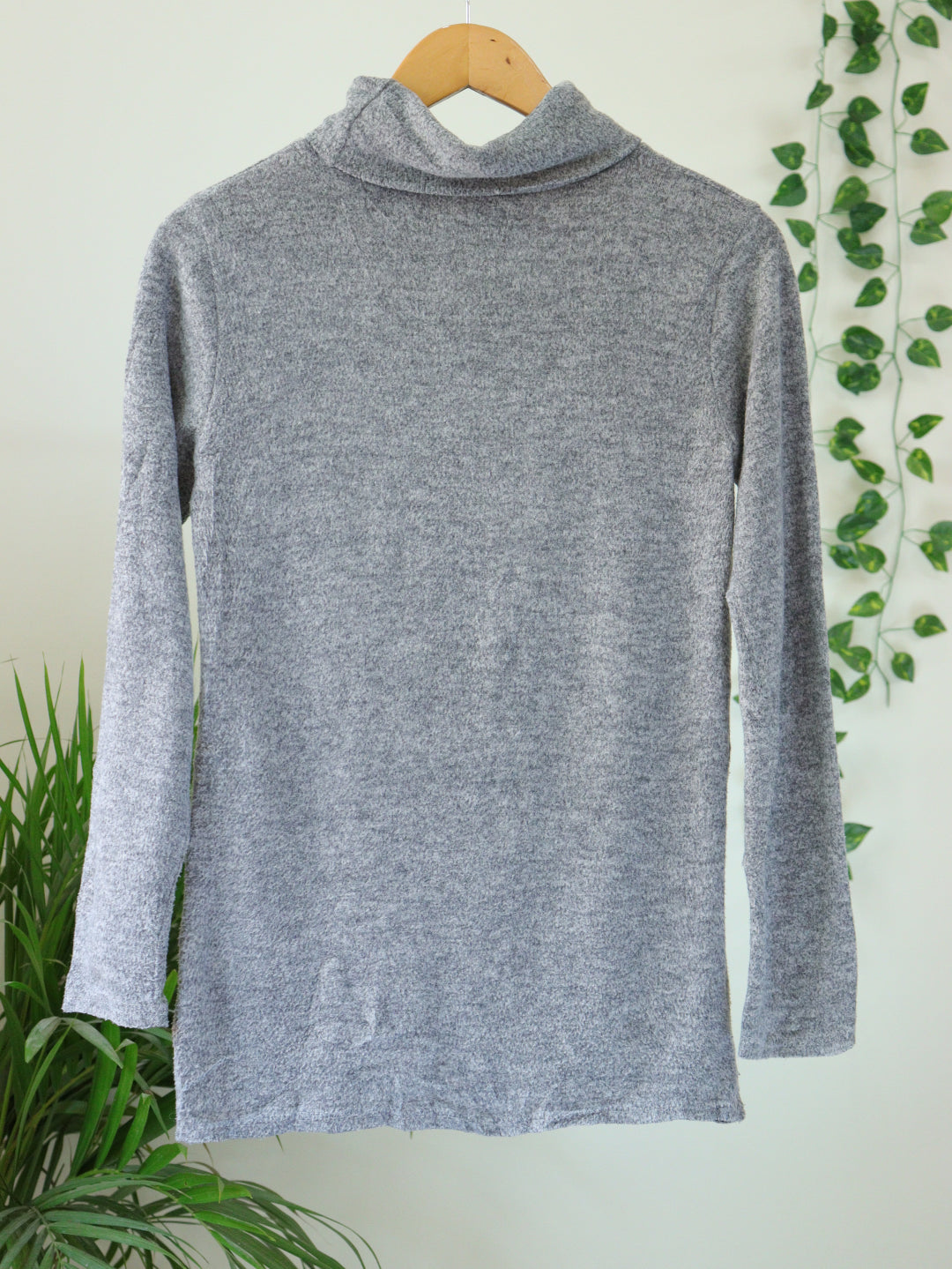 Grey Turtle Neck - 34"